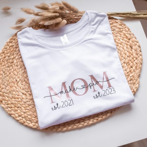 Personalised MOM t-shirt , Mama t-shirt with childrens names and year , Baby shower , Mothers day , Pregnancy reveal , Custom gift for mum