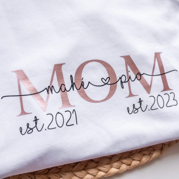 Personalised MOM t-shirt , Mama t-shirt with childrens names and year , Baby shower , Mothers day , Pregnancy reveal , Custom gift for mum