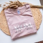 Personalised MOM t-shirt , Mama t-shirt with childrens names and year , Baby shower , Mothers day , Pregnancy reveal , Custom gift for mum
