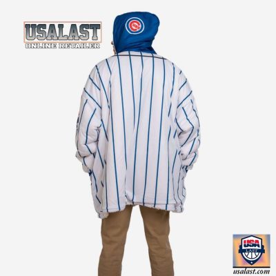 NQ2lNqTK-chicago-cubs-blue-stripe-sherpa-hoodie-blanket-3-XPzcf.jpg