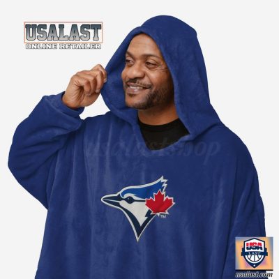 i2aJ8XoI-mlb-toronto-blue-jays-lightweight-sherpa-hoodie-blanket-3-PWDl1.jpg